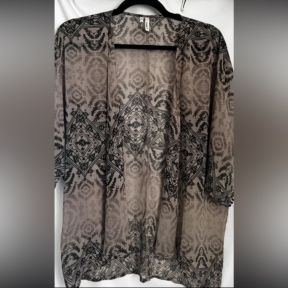 Studio Y Women’s Small Brown Short Sleeve Pom Pom Open Sheer Cardigan Kimono Top - Picture 6 of 6